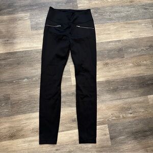 White House black market
WHBM
Runway legging
Size 8
Zipper pockets